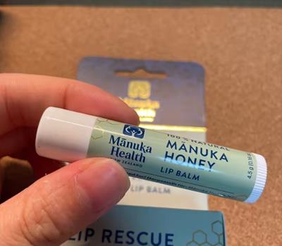 balsam de buze cu miere de manuka